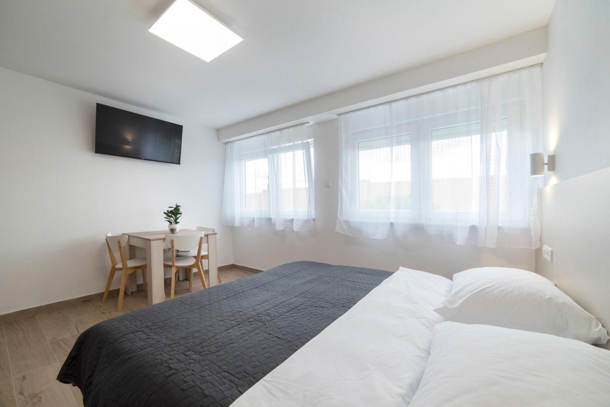 זאגרב Apartments Pamer, 4Th Floor, No Elevator מראה חיצוני תמונה