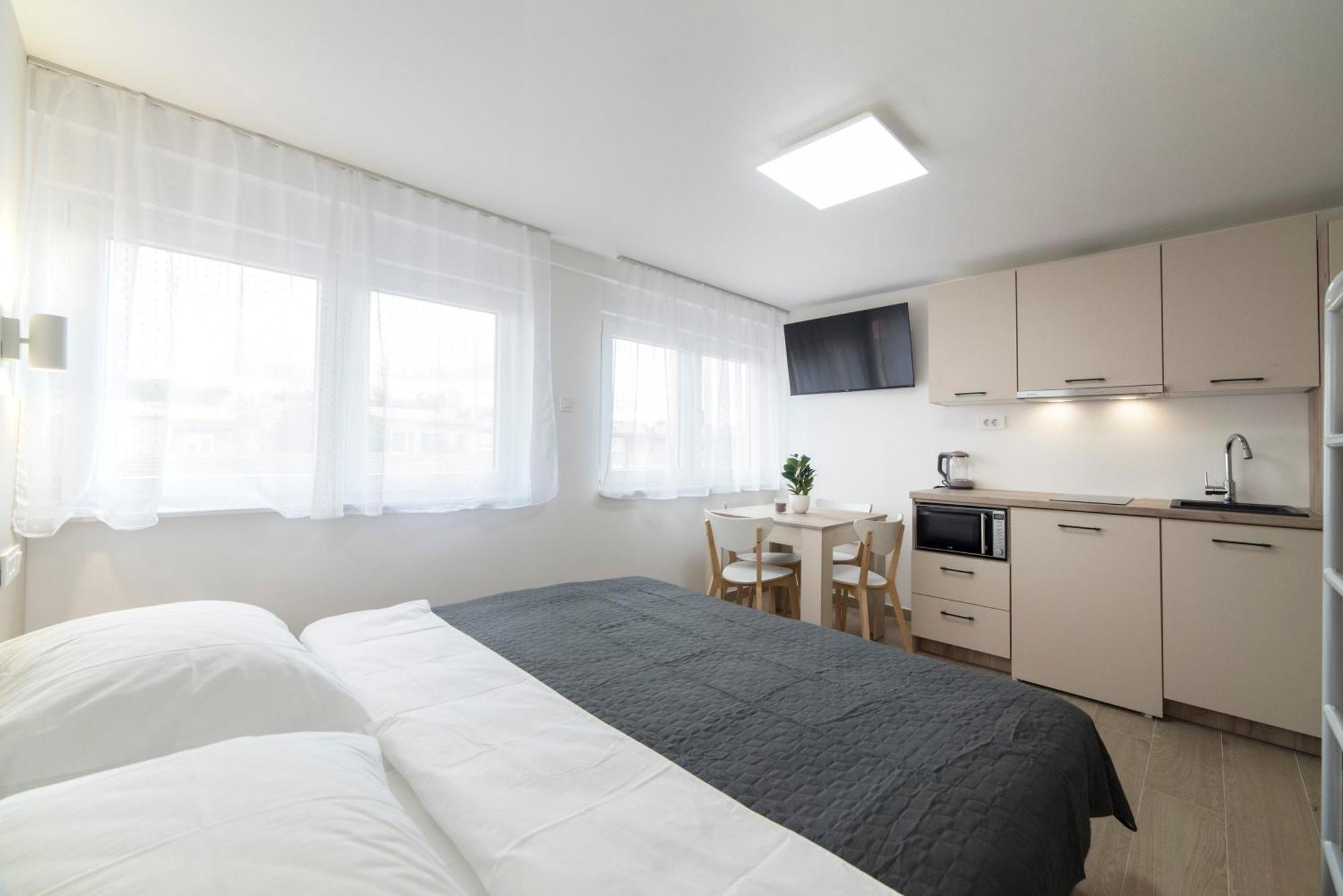 זאגרב Apartments Pamer, 4Th Floor, No Elevator מראה חיצוני תמונה