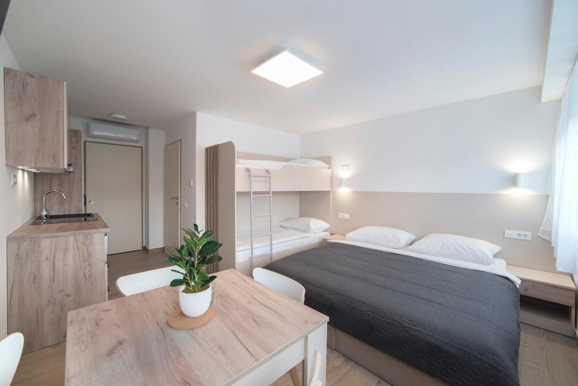 זאגרב Apartments Pamer, 4Th Floor, No Elevator מראה חיצוני תמונה