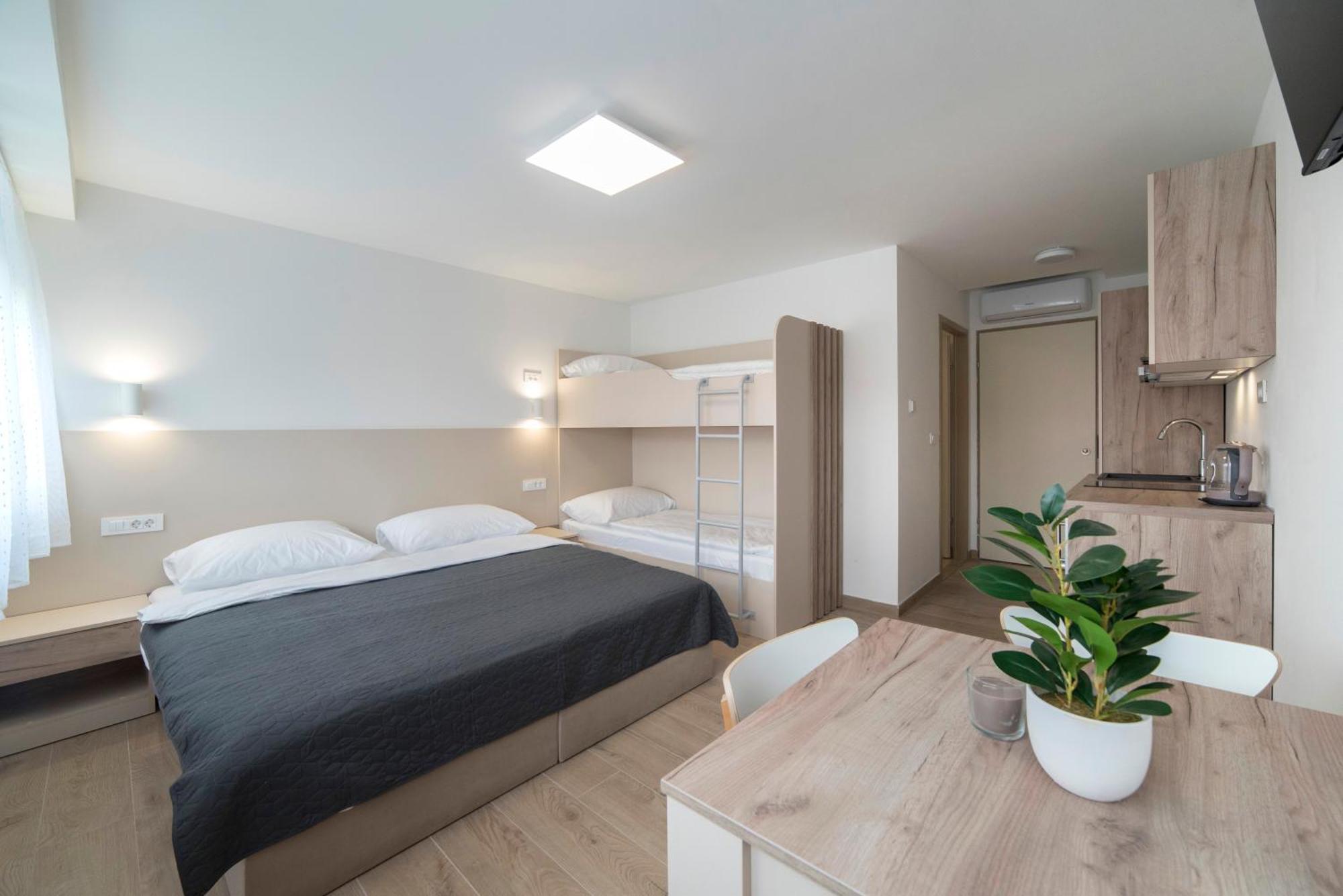זאגרב Apartments Pamer, 4Th Floor, No Elevator מראה חיצוני תמונה
