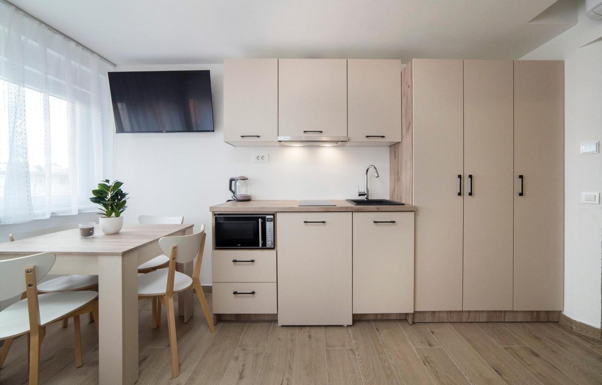 זאגרב Apartments Pamer, 4Th Floor, No Elevator מראה חיצוני תמונה