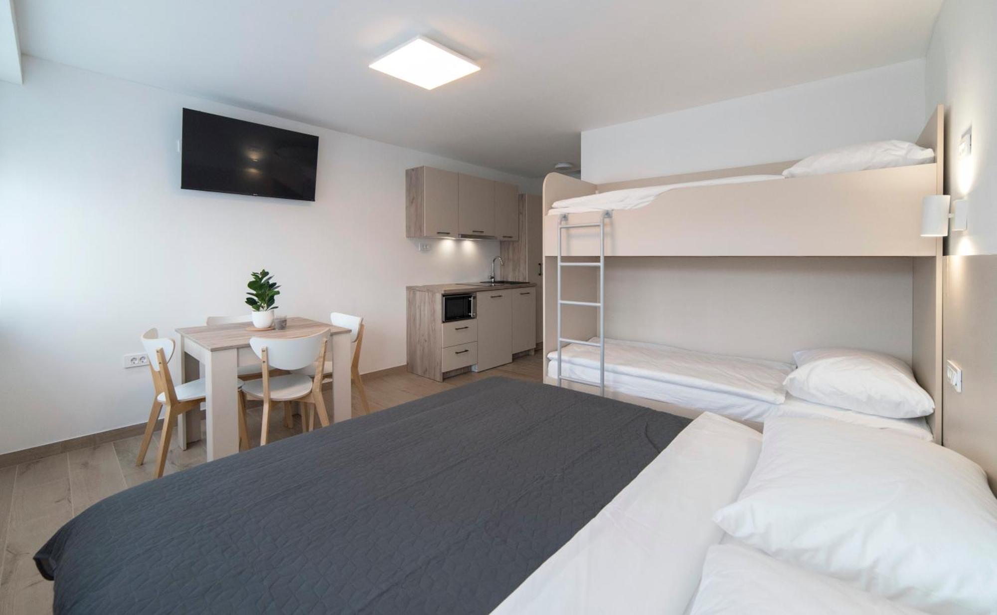 זאגרב Apartments Pamer, 4Th Floor, No Elevator מראה חיצוני תמונה