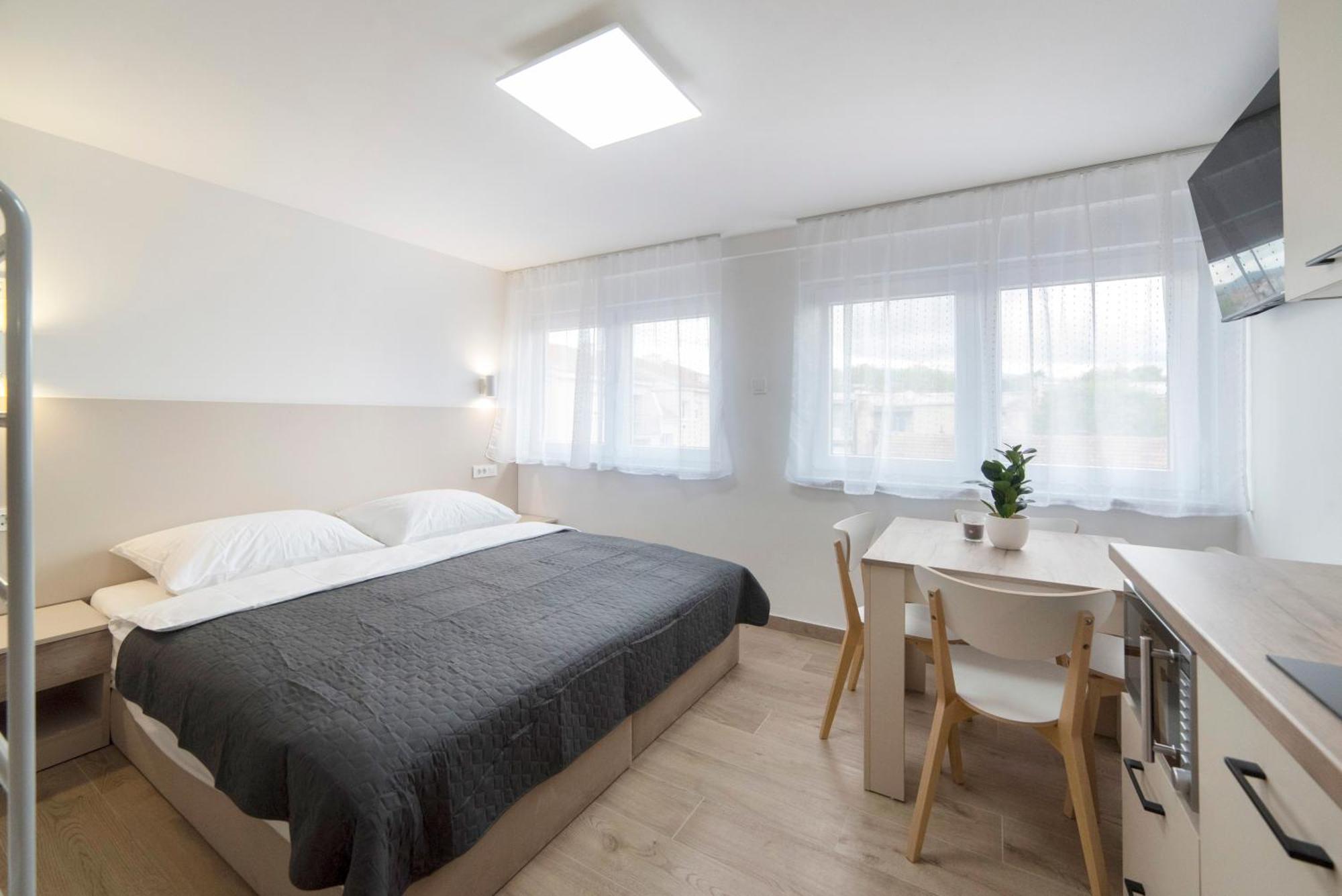 זאגרב Apartments Pamer, 4Th Floor, No Elevator מראה חיצוני תמונה