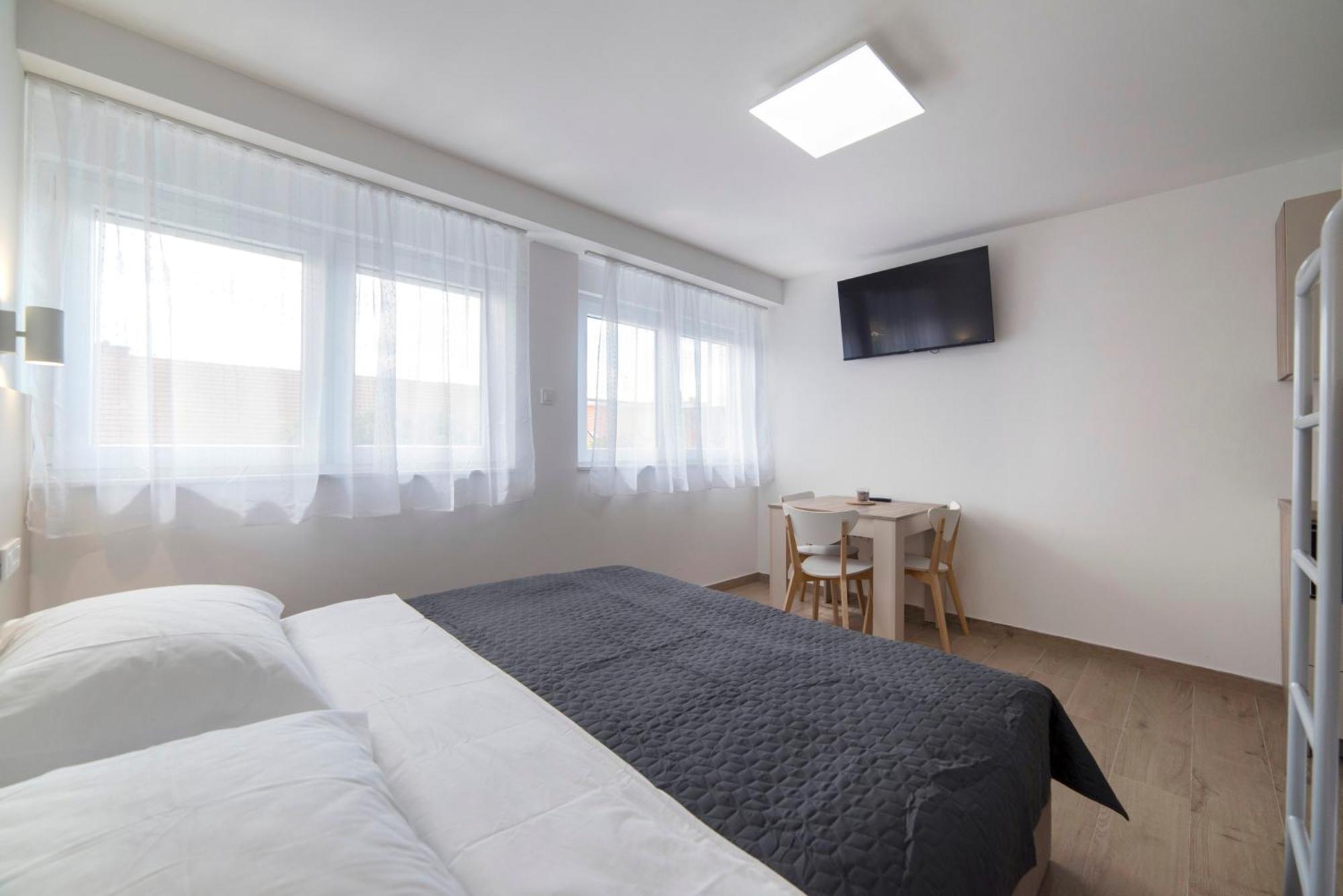 זאגרב Apartments Pamer, 4Th Floor, No Elevator מראה חיצוני תמונה