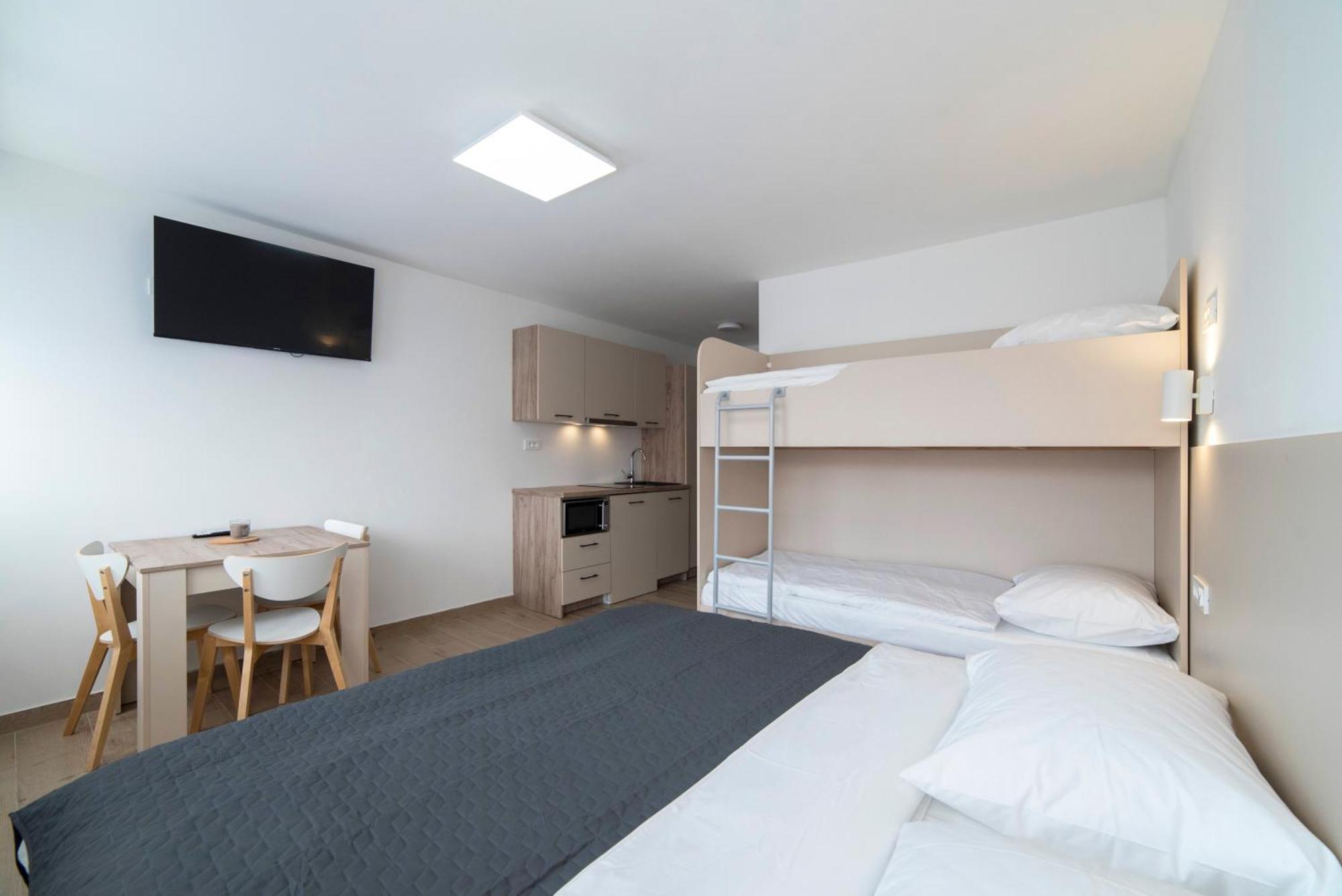 זאגרב Apartments Pamer, 4Th Floor, No Elevator מראה חיצוני תמונה