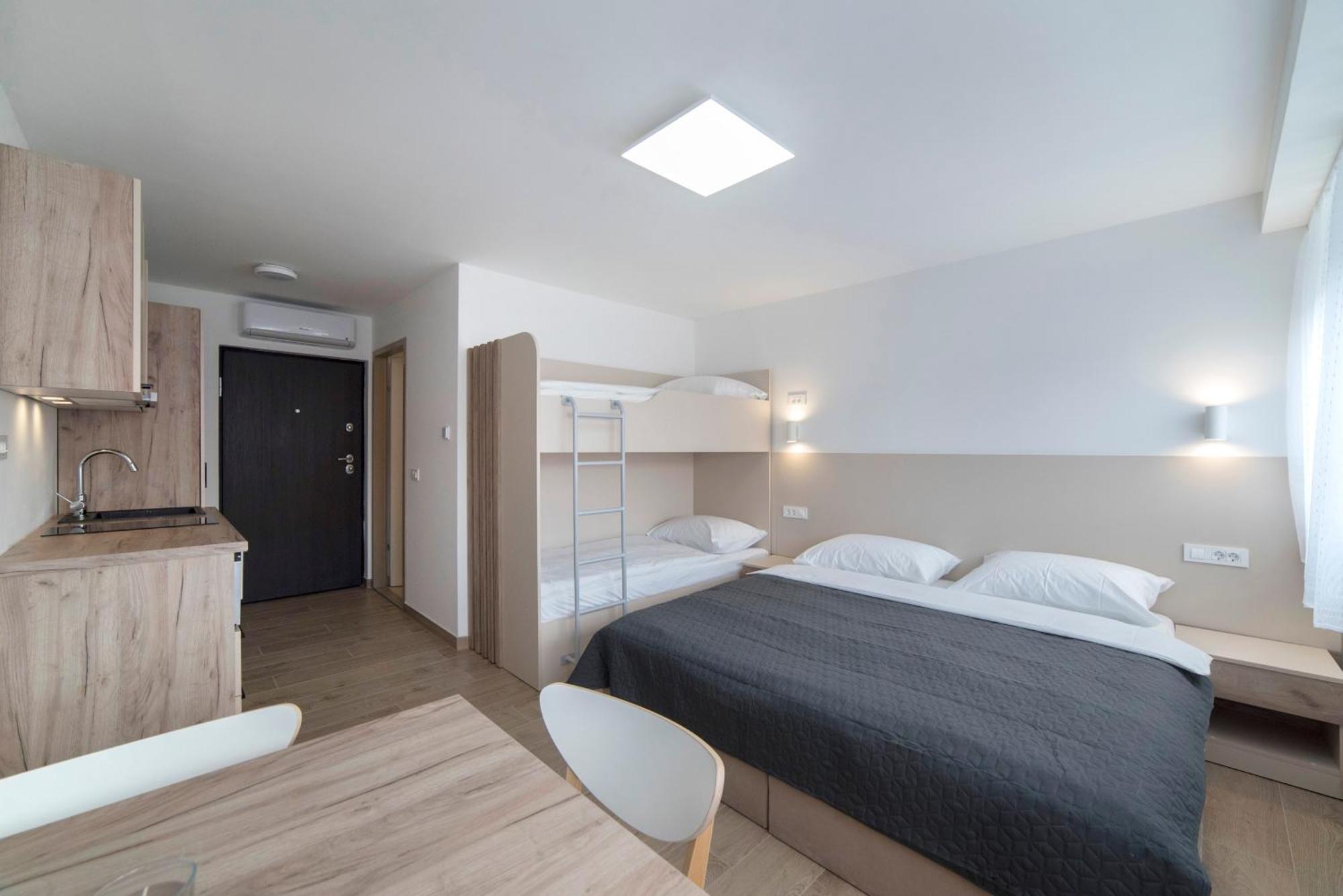 זאגרב Apartments Pamer, 4Th Floor, No Elevator מראה חיצוני תמונה